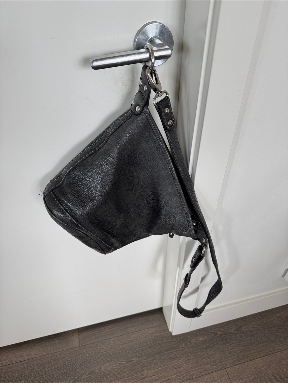 ROOTS men or women Black Leather Crossbody Sling Bag
